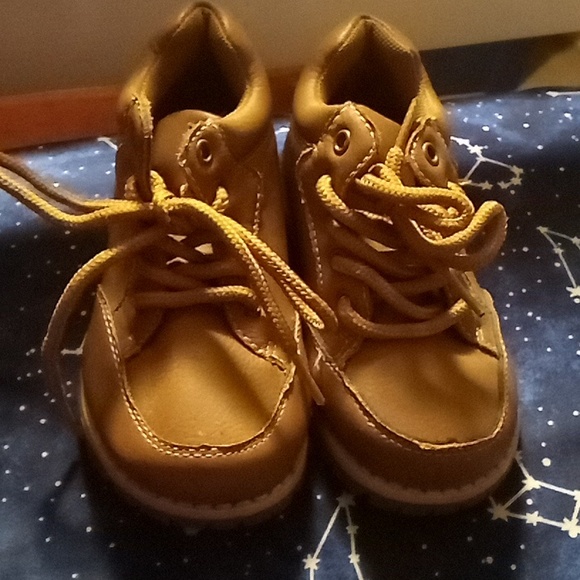 Shoes - Picture 2 of 4